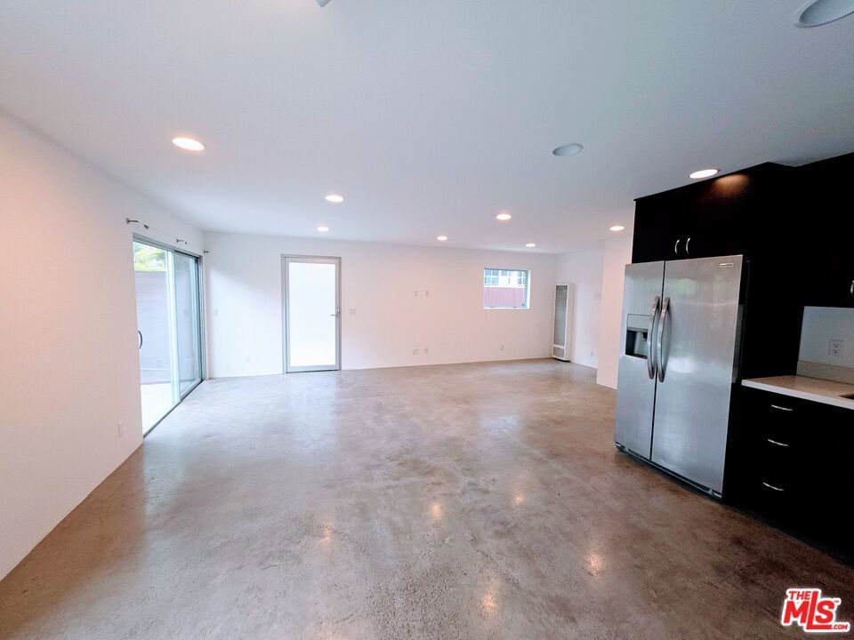 Photo of Listing #25525321