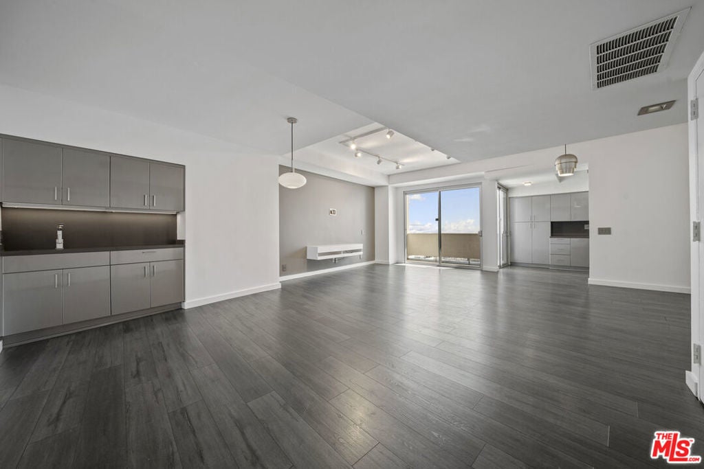 Photo of Listing #25525407