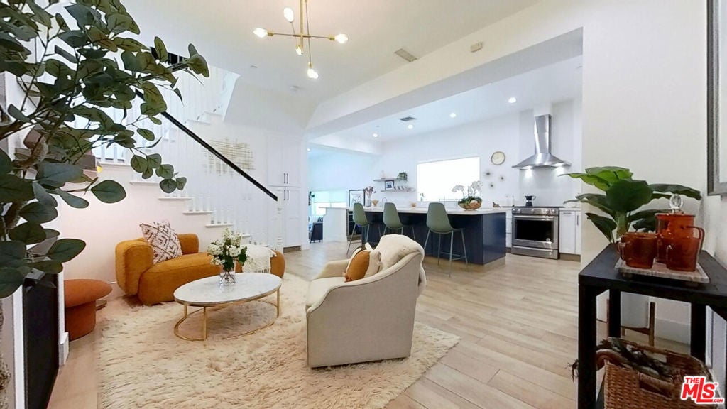 Photo of Listing #25525799