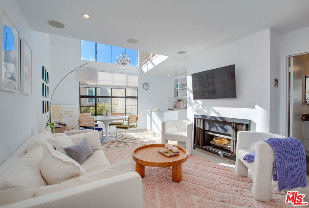 Photo of Listing #25526135