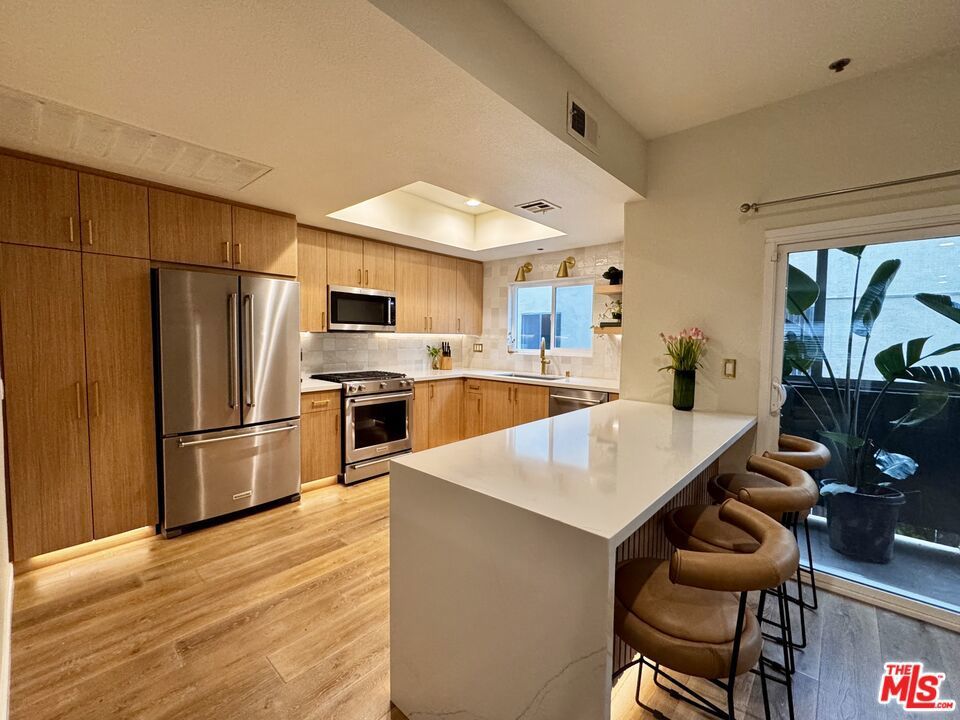 Photo of Listing #25526537