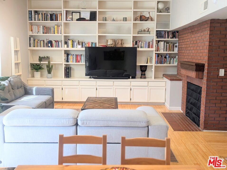 Photo of Listing #25526571