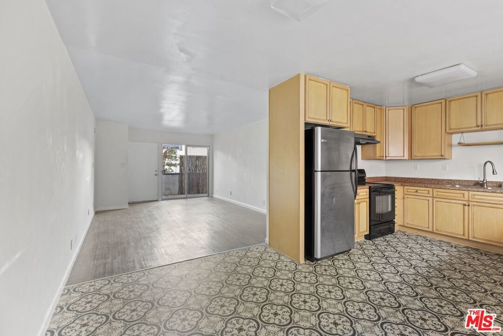 Photo of Listing #25527275