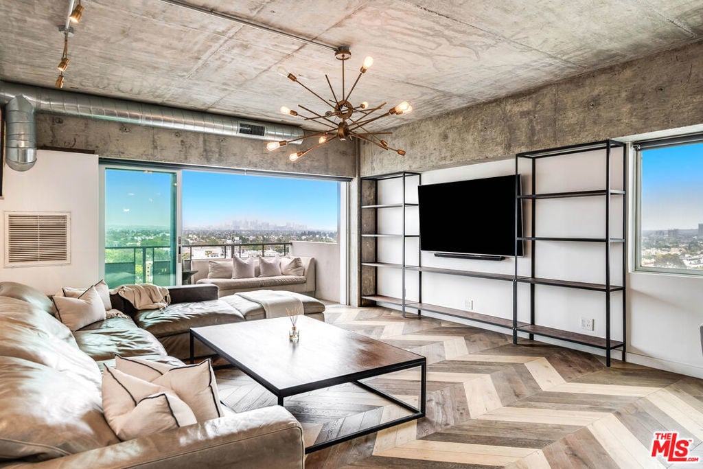 Photo of Listing #25523869