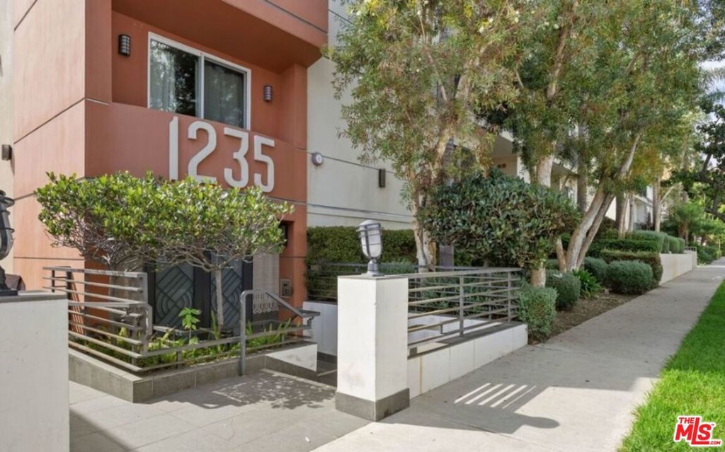 Photo of Listing #25527443