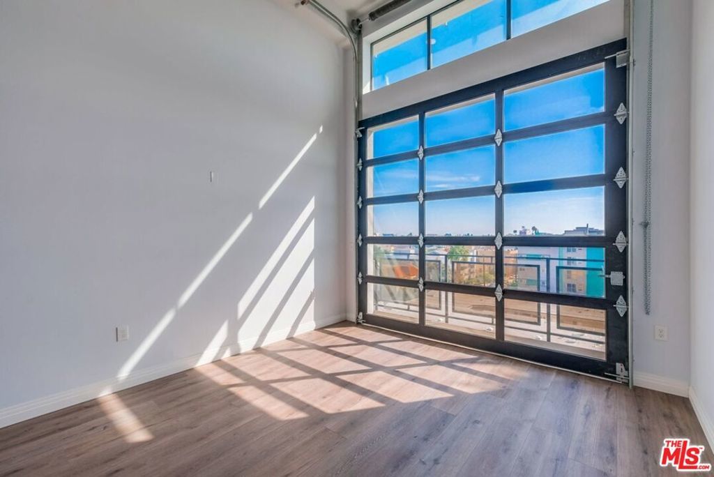 Photo of Listing #25527635