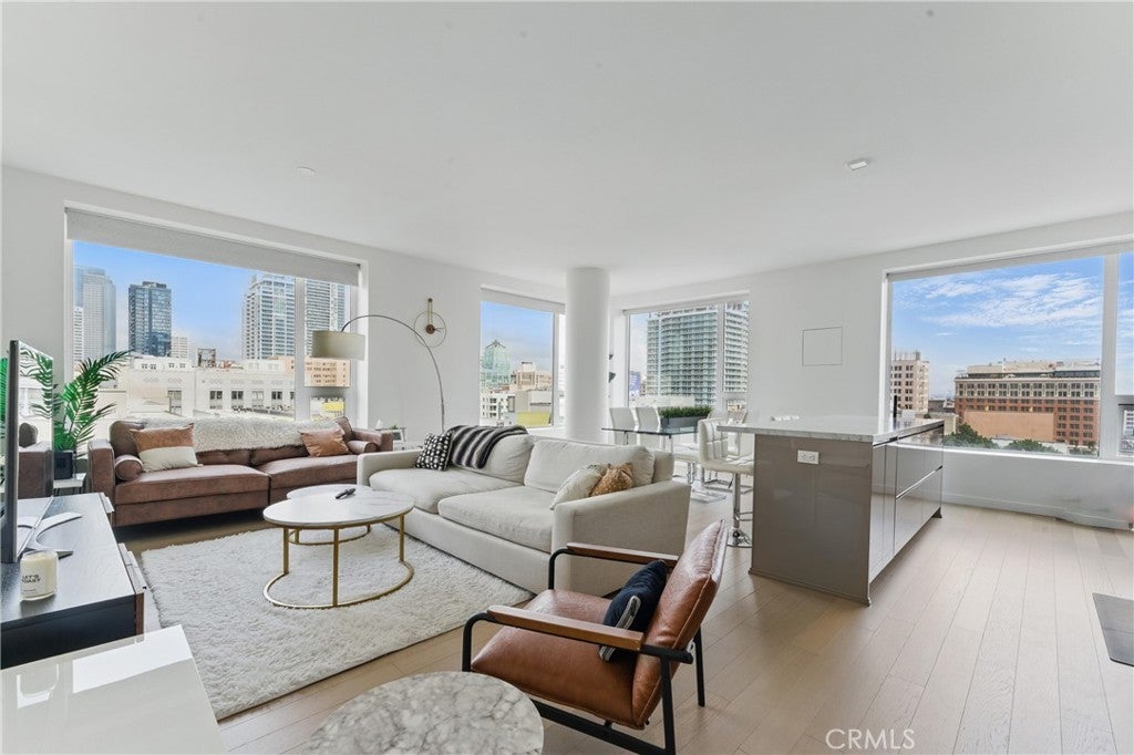 Photo of Listing #DW25075335