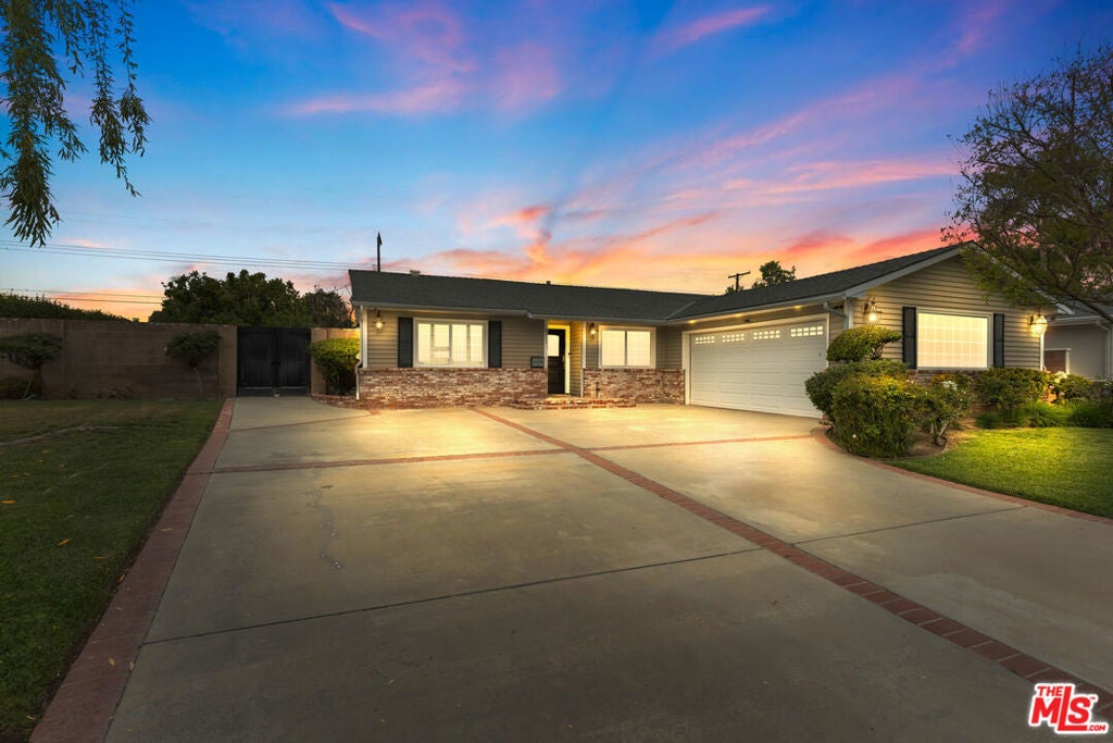 Photo of Listing #25527597