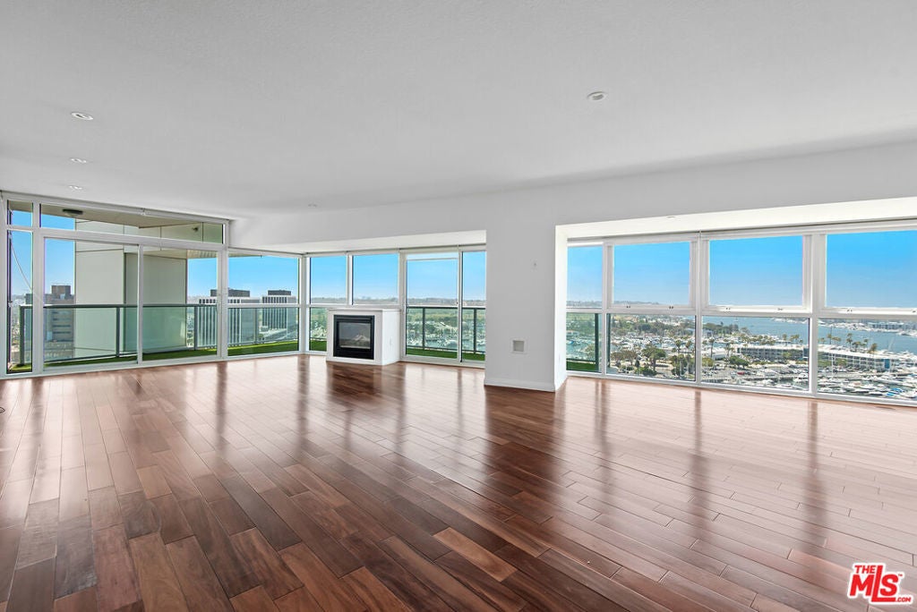 Photo of Listing #25526533