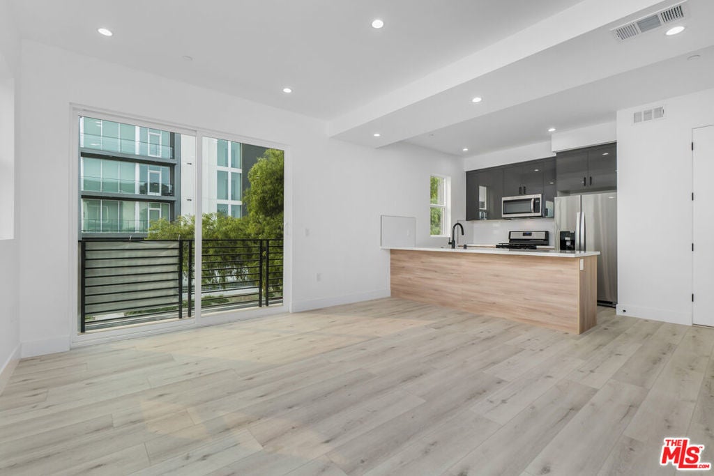 Photo of Listing #25527847