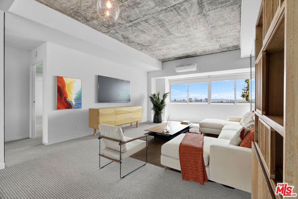 Photo of Listing #25527839