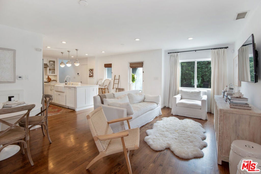 Photo of Listing #25527577