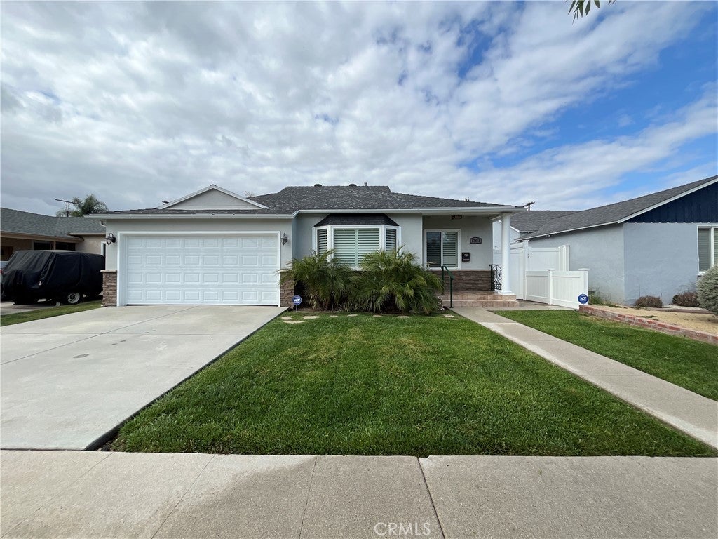 Photo of Listing #SR25087355