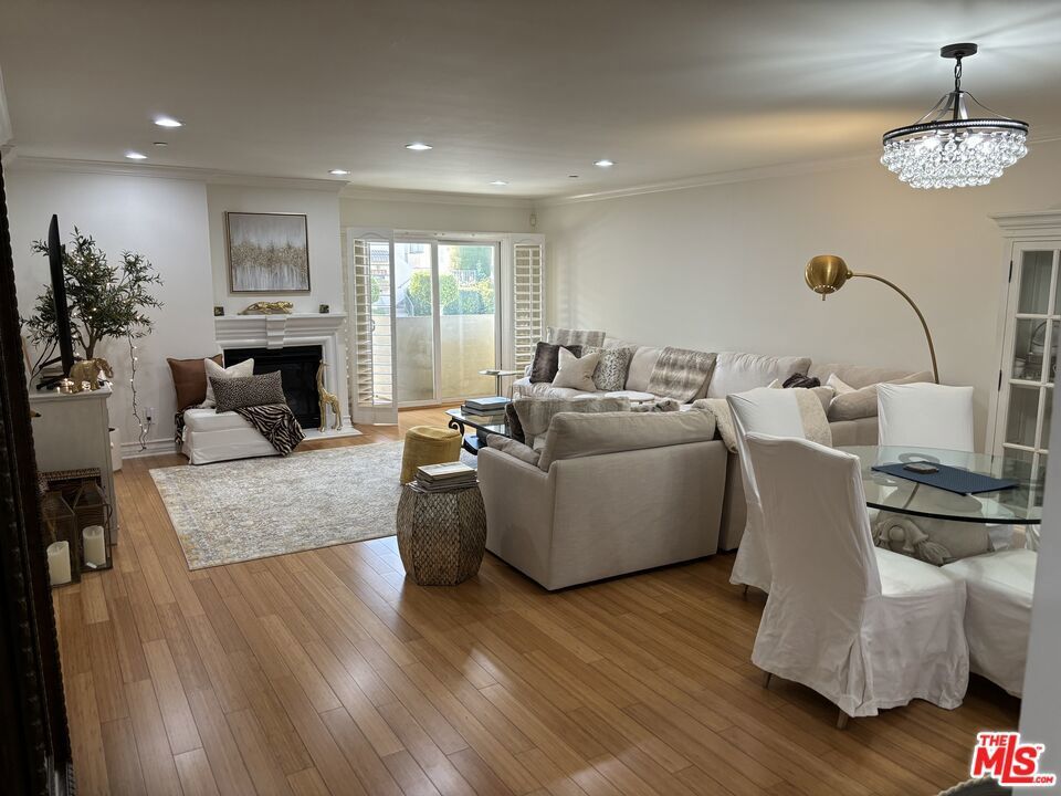 Photo of Listing #25527375