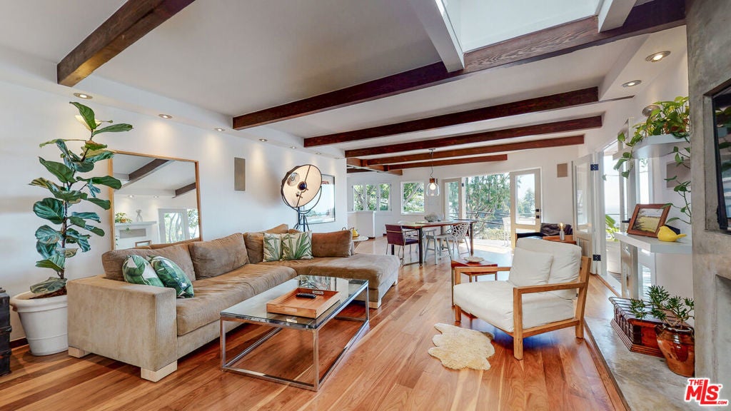 Photo of Listing #25527199