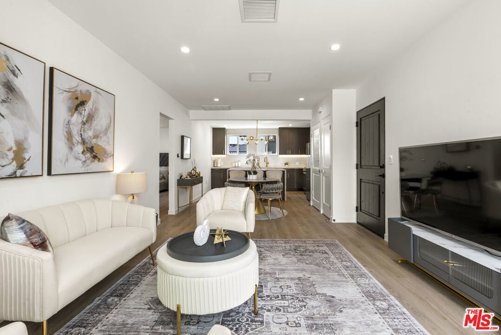 Photo of Listing #25526341