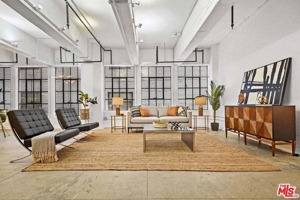 Photo of Listing #25527035