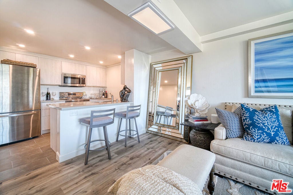 Photo of Listing #25528797