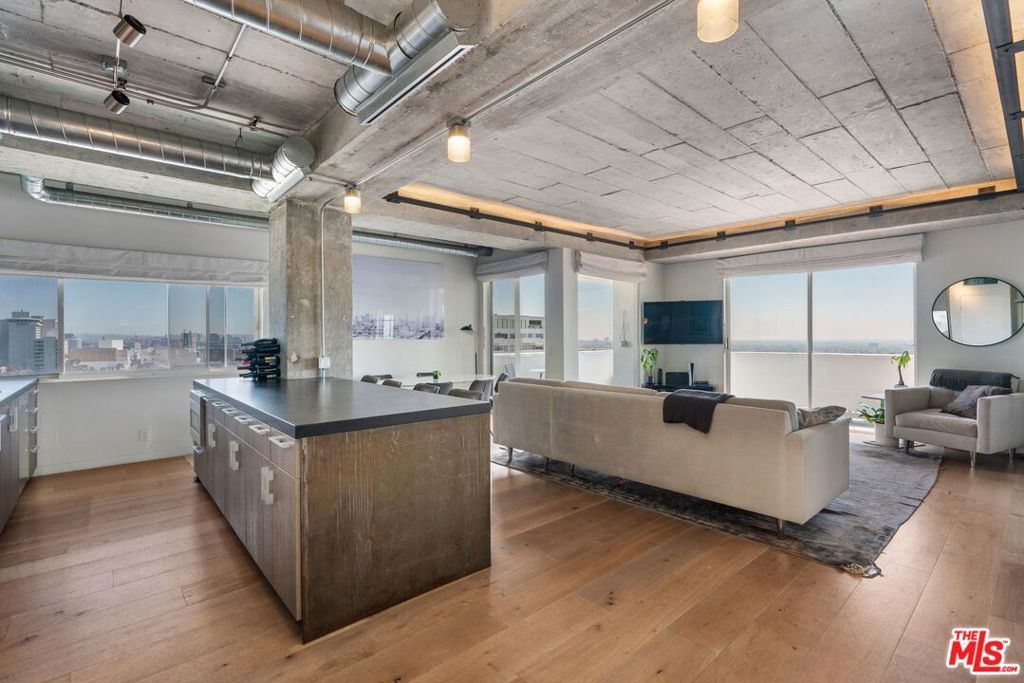 Photo of Listing #25527879