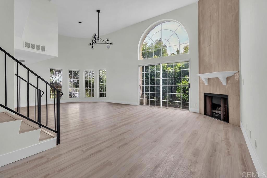 Photo of Listing #PTP2502931