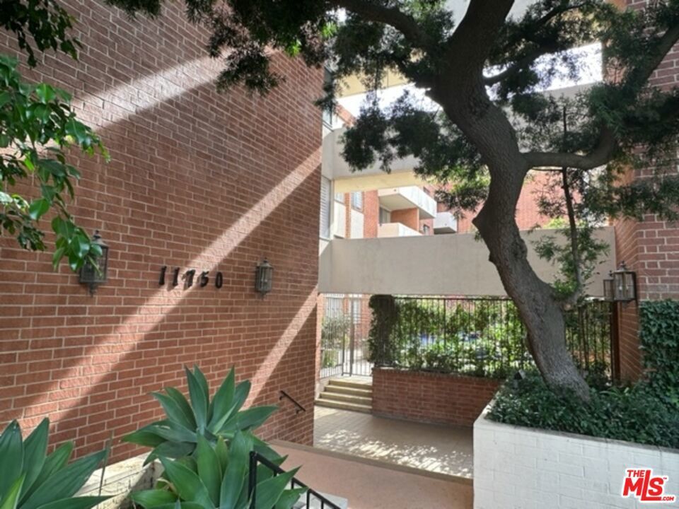 Photo of Listing #25528343