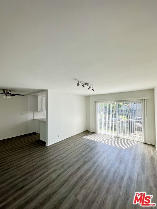 Photo of Listing #25530525