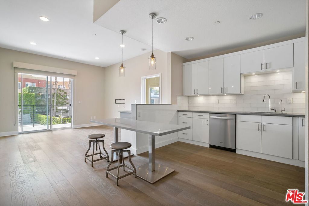 Photo of Listing #25530677