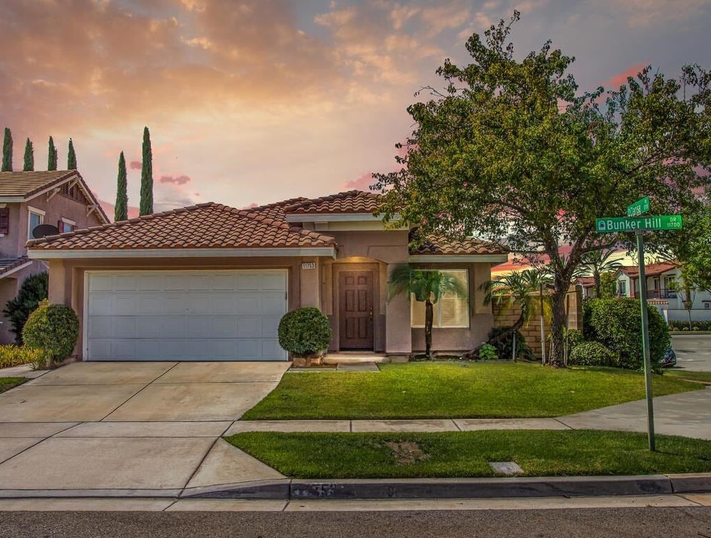 Photo of Listing #IV25086655