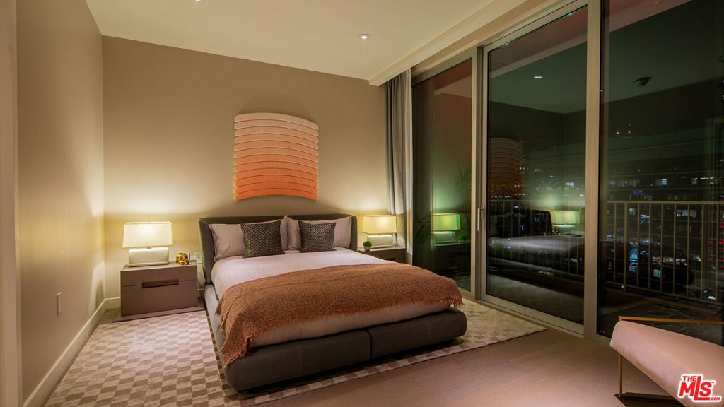 Photo of Listing #25527943