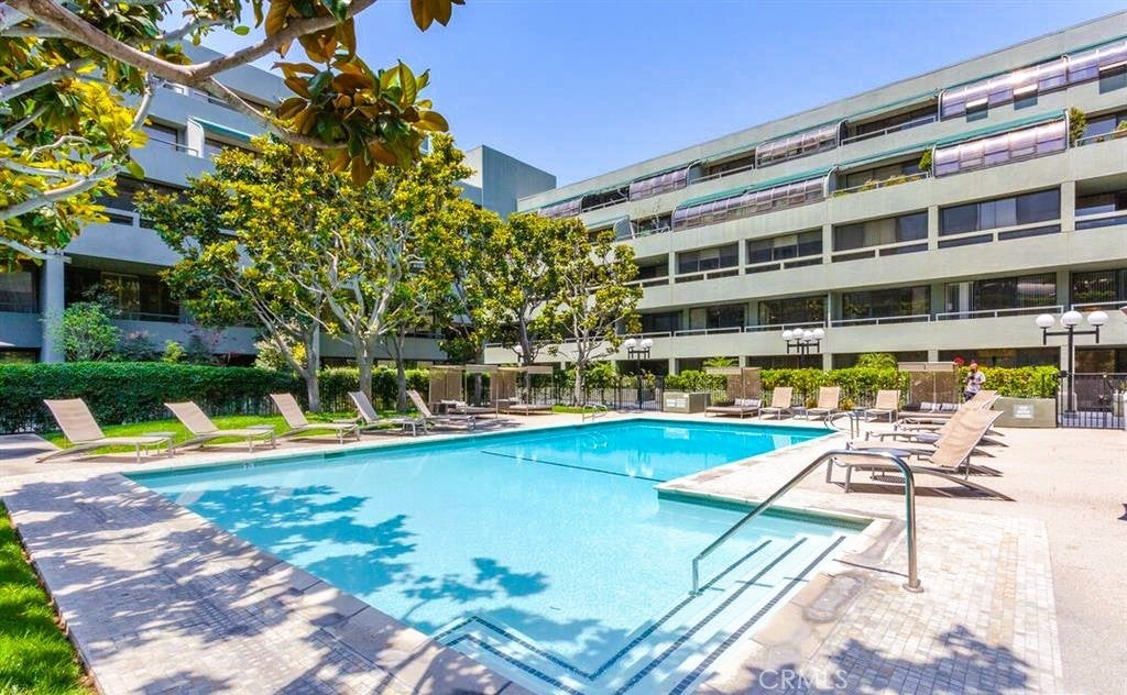 Photo of Listing #SR25093393