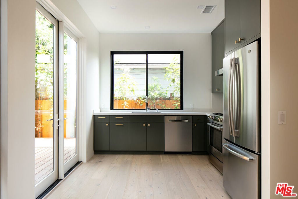 Photo of Listing #25532279