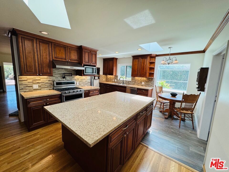 Photo of Listing #25532453