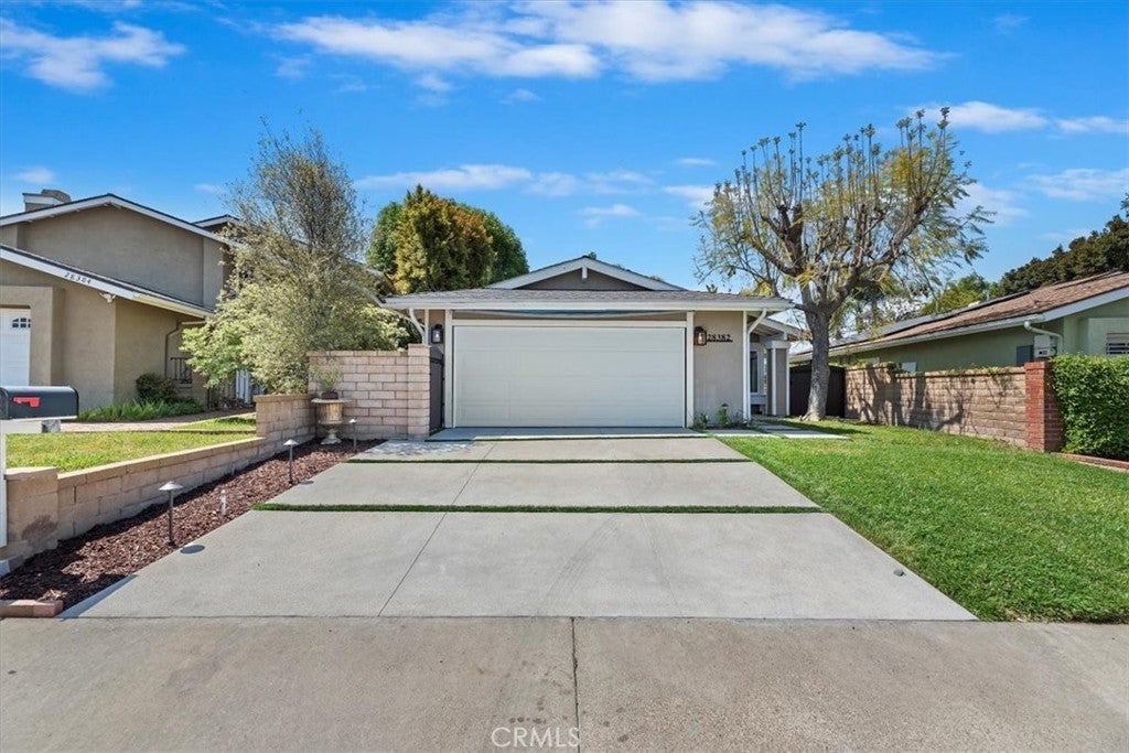 Photo of Listing #IV25096967