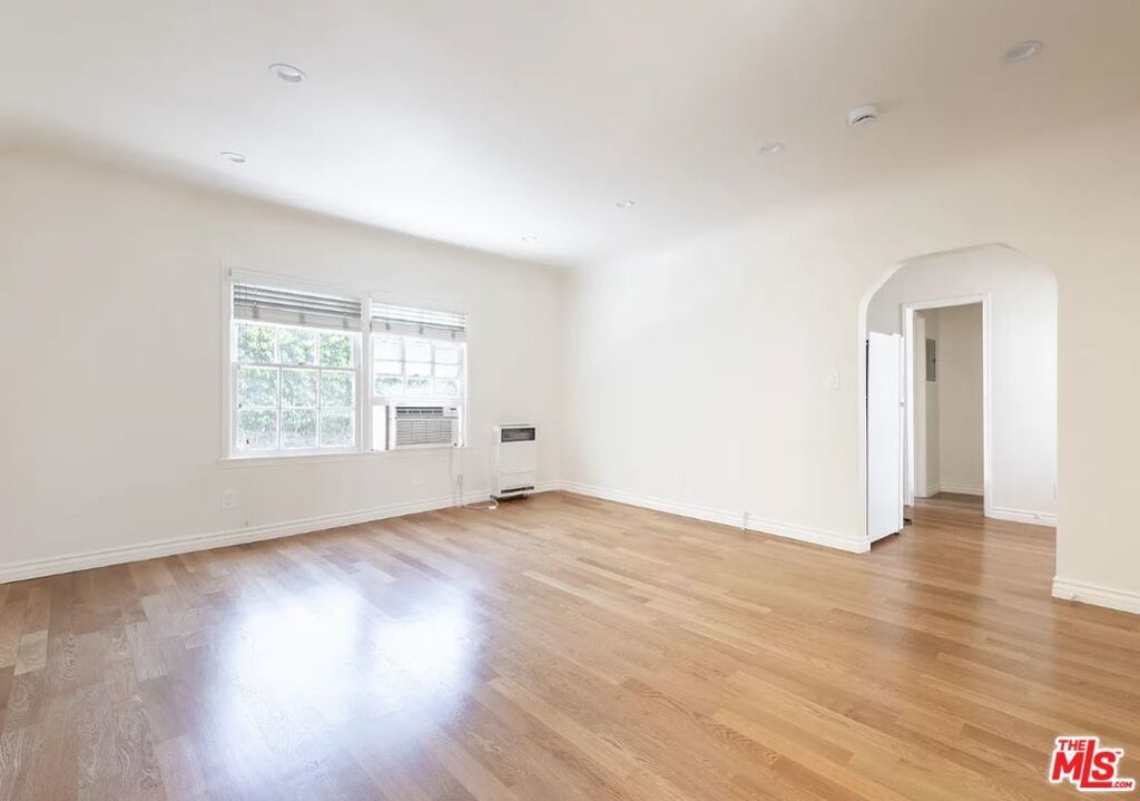 Photo of Listing #25533927