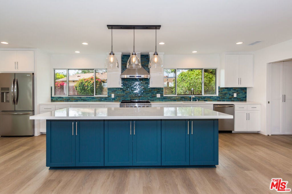 Photo of Listing #25527621