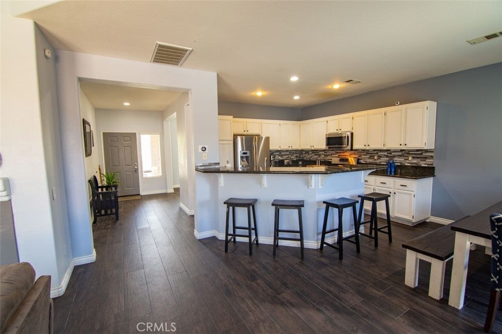 Photo of Listing #IV25098850