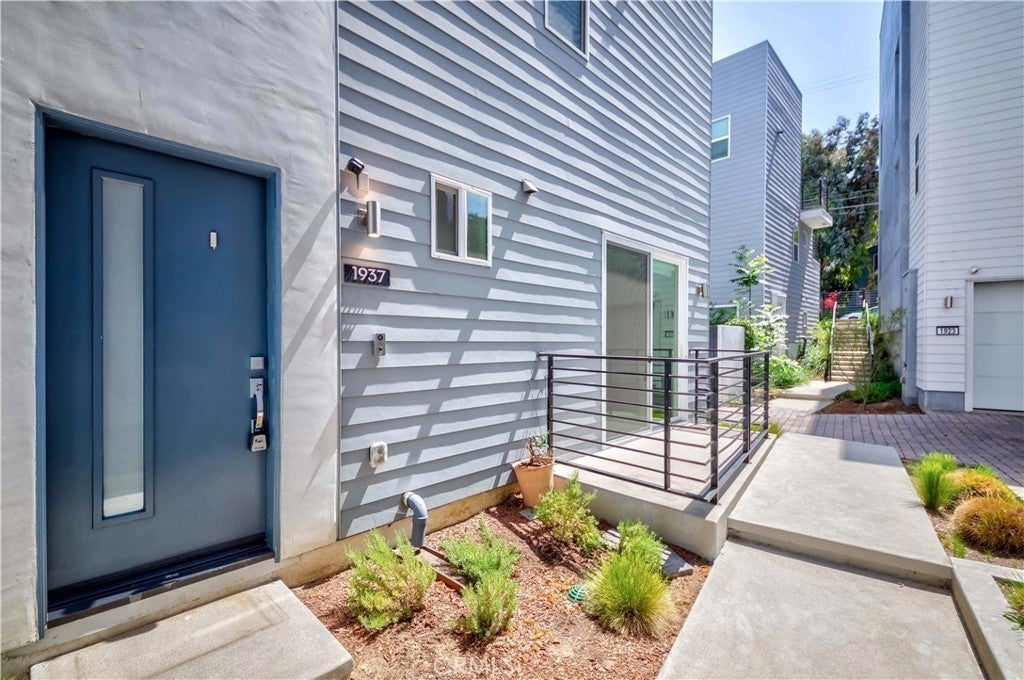 Photo of Listing #RS25099094