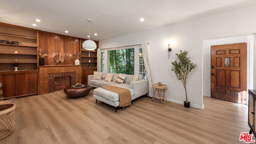 Photo of Listing #25529879