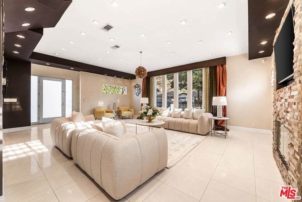 Photo of Listing #25534421