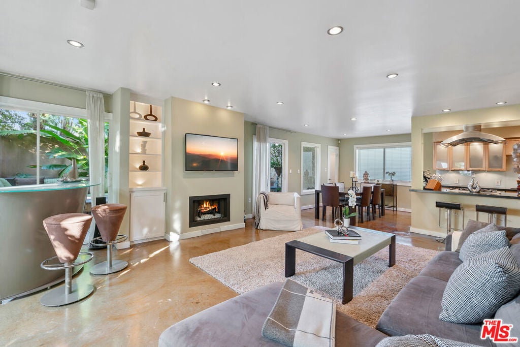 Photo of Listing #25534343