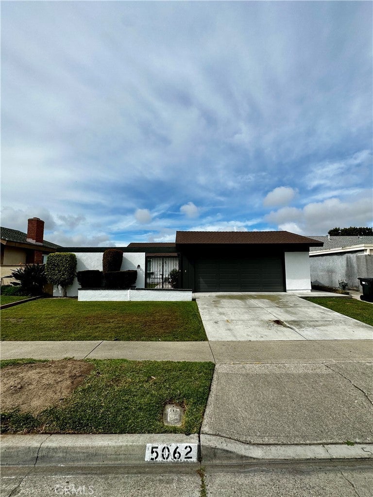 Photo of Listing #OC25100830