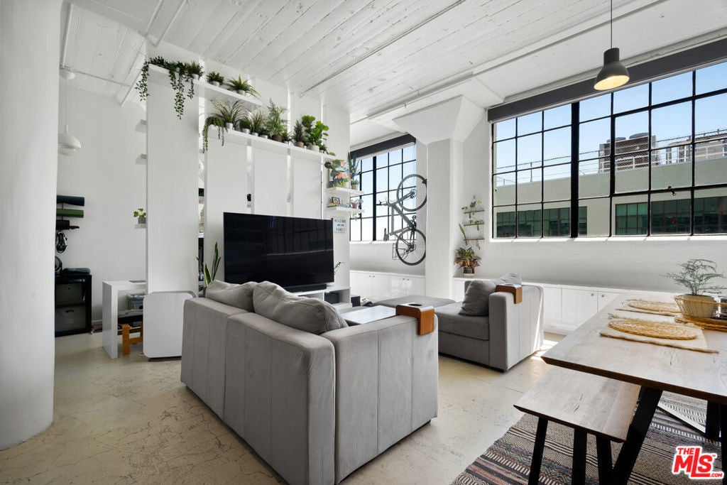 Photo of Listing #25535247