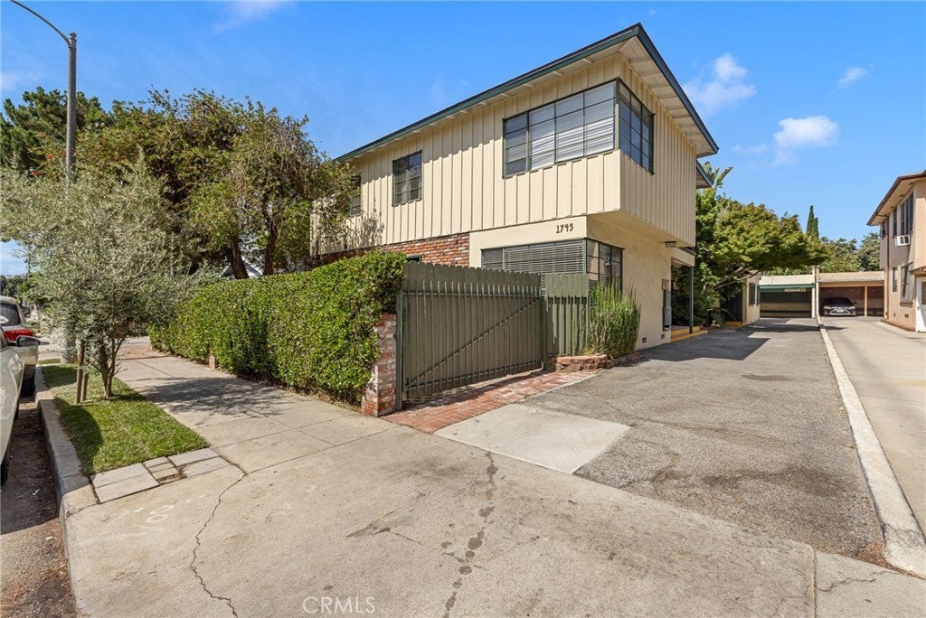 Photo of Listing #SR25101127