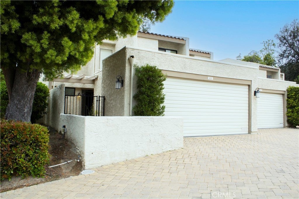 Photo of Listing #SR25100762