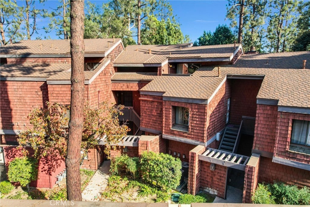 Photo of Listing #SR25101228