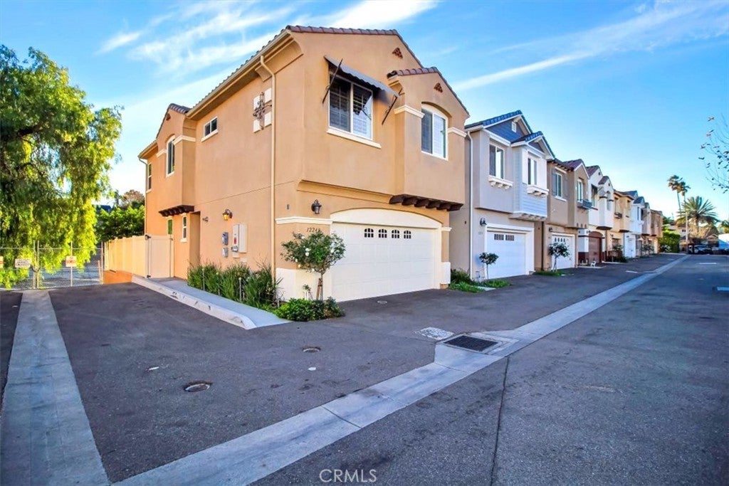 Photo of Listing #SR25101650