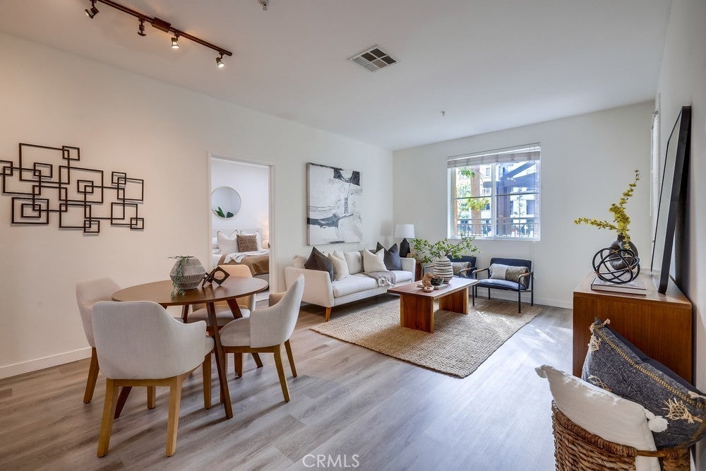 Photo of Listing #OC25101748