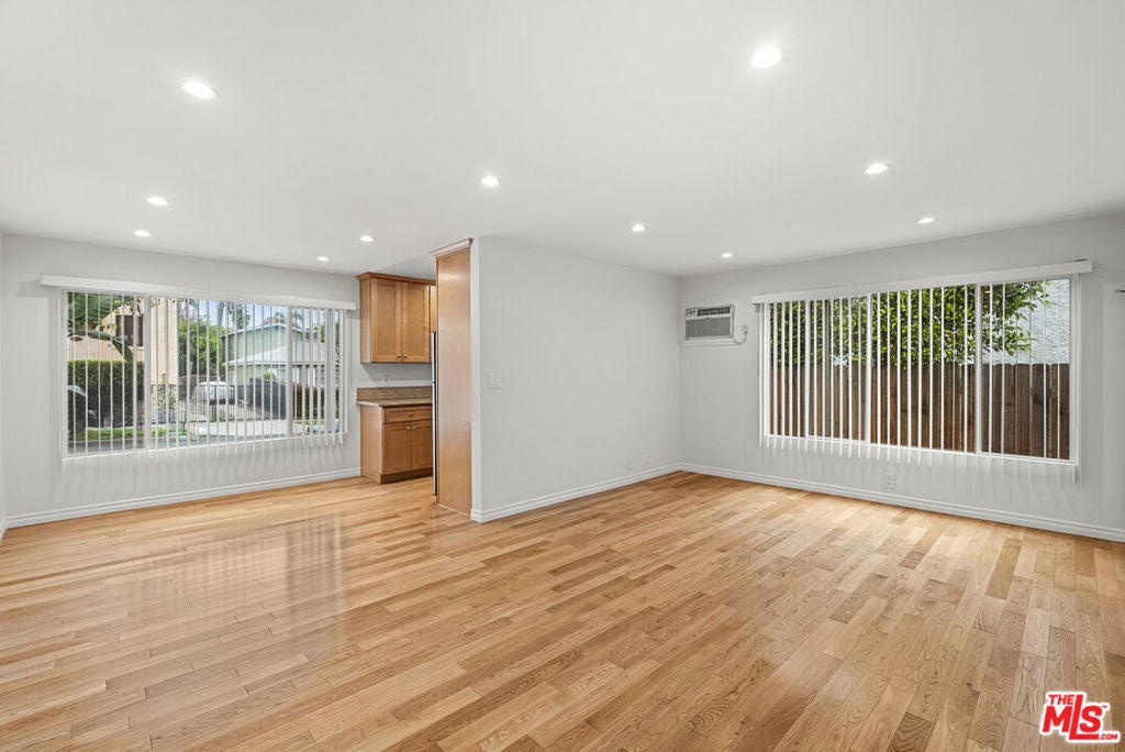 Photo of Listing #25535655