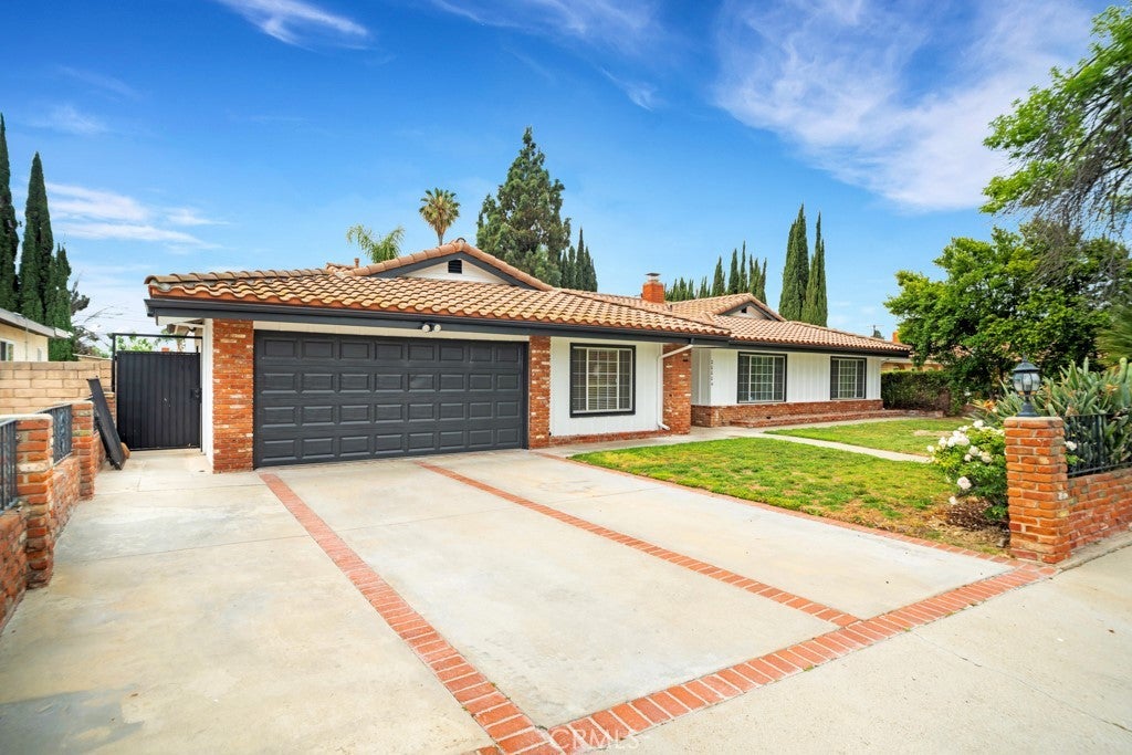 Photo of Listing #SR25100955