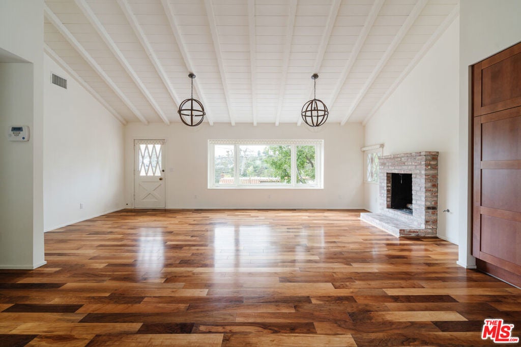 Photo of Listing #25535543